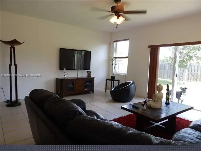 8963 SW 215th Ln, Cutler Bay FL 33189 photo 4