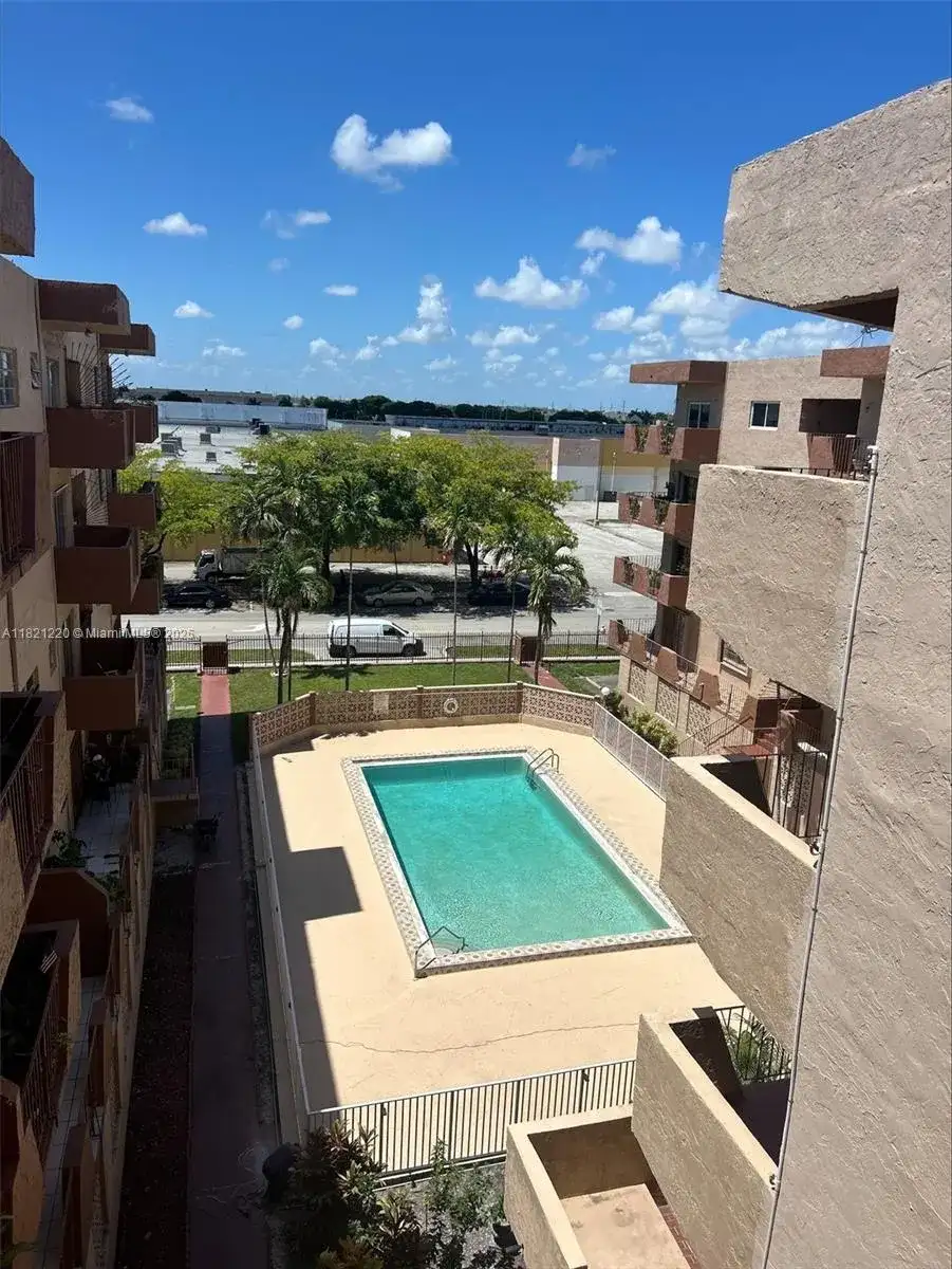1630 W 46th St # 511C, Hialeah FL 33012 photo 2