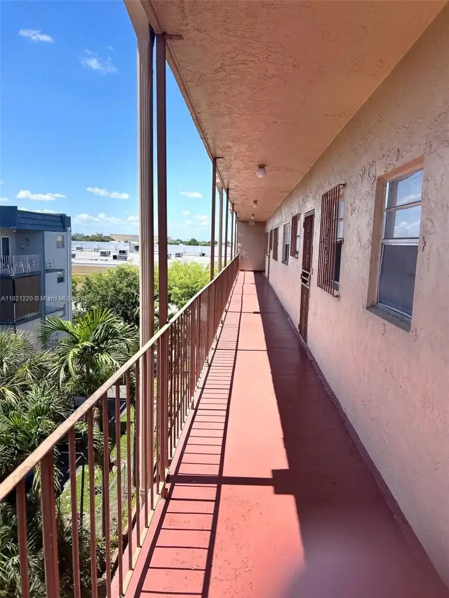 1630 W 46th St # 511C, Hialeah FL 33012 photo 3