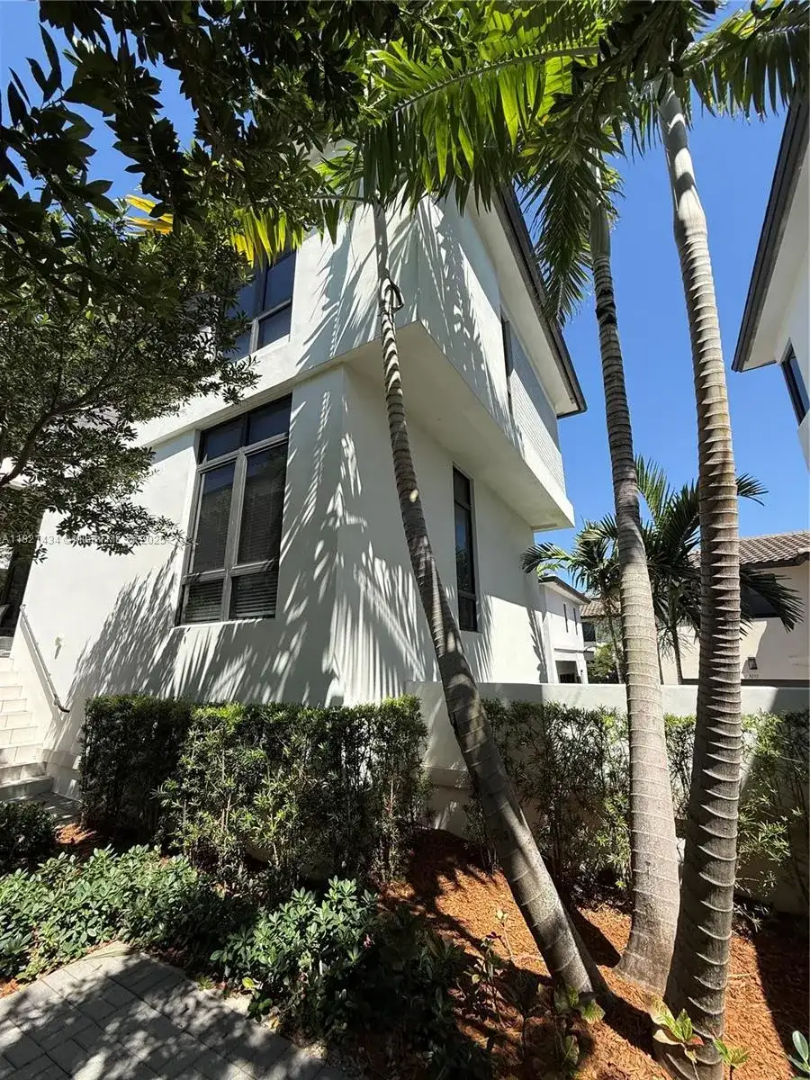 8251 NW 47th Ter # 0, Doral FL 33166 photo 2