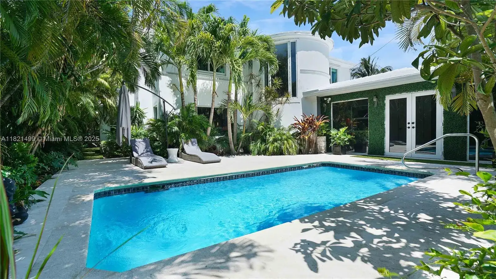 5650 Pine Tree Dr, Miami Beach FL 33140 photo 2