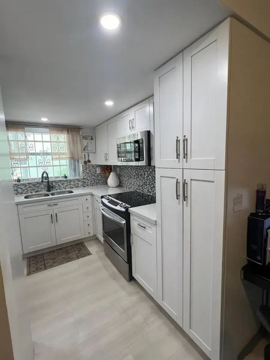 11183 NW 7th St # 104, Miami FL 33172 photo 2