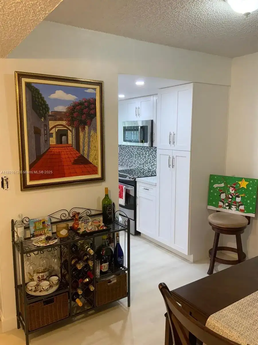 11183 NW 7th St # 104, Miami FL 33172 photo 4