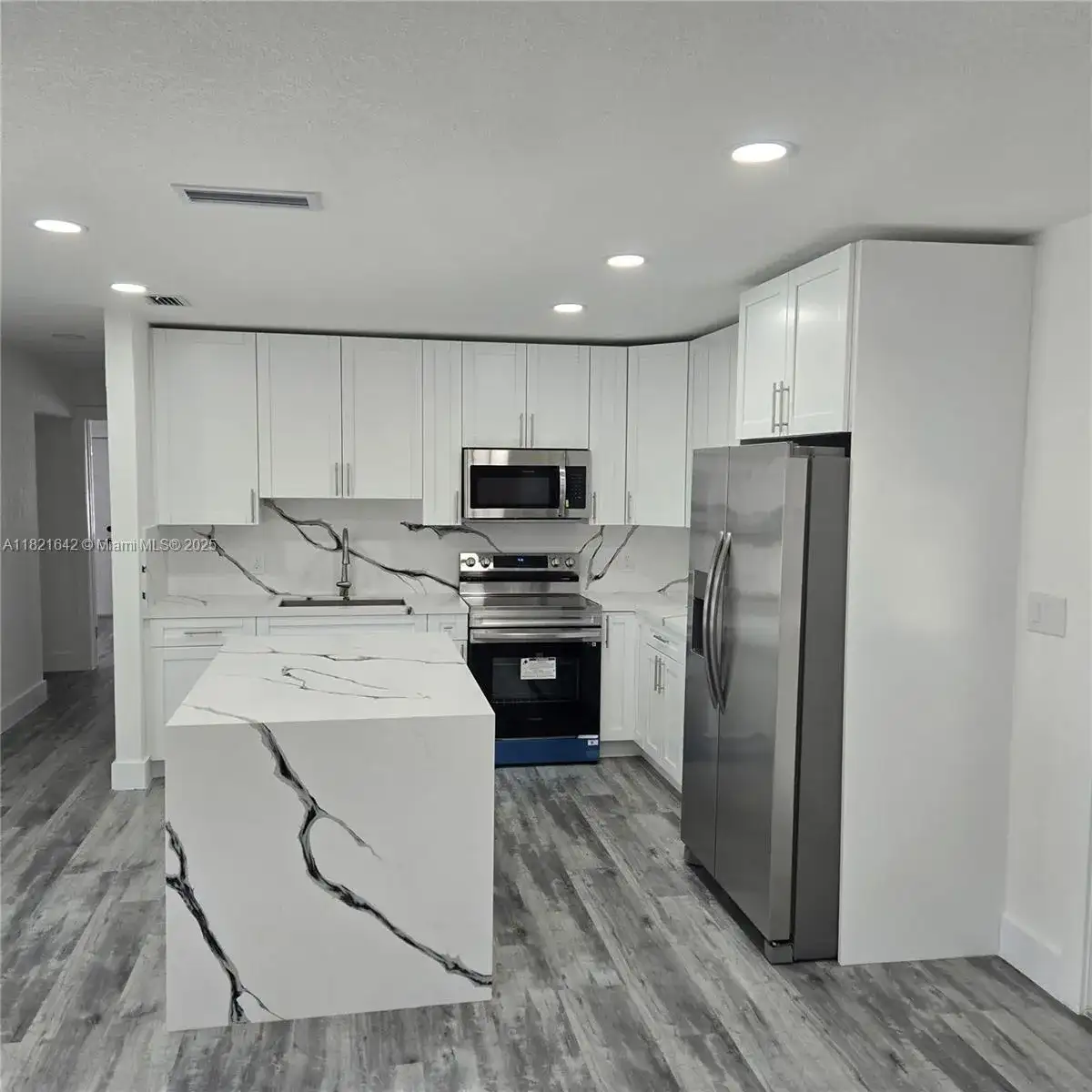 3740 Percival Ave, Miami FL 33133 photo 2