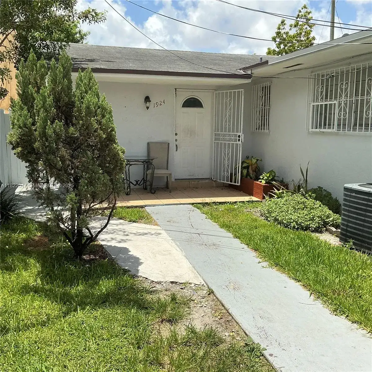 1924 NW 35th St, Miami FL 33142 photo 5