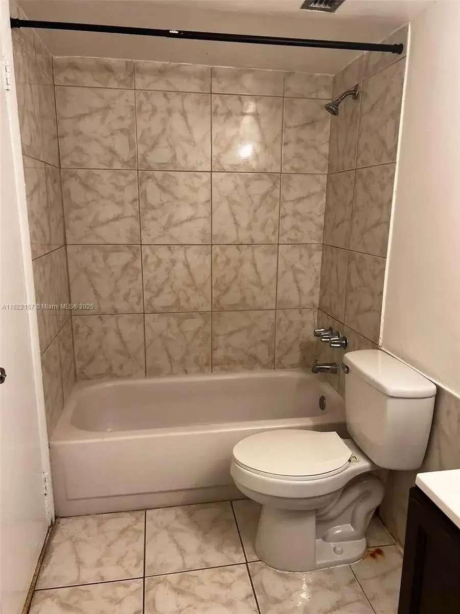 498 NW 165th St Rd # D303, Miami FL 33169 photo 5