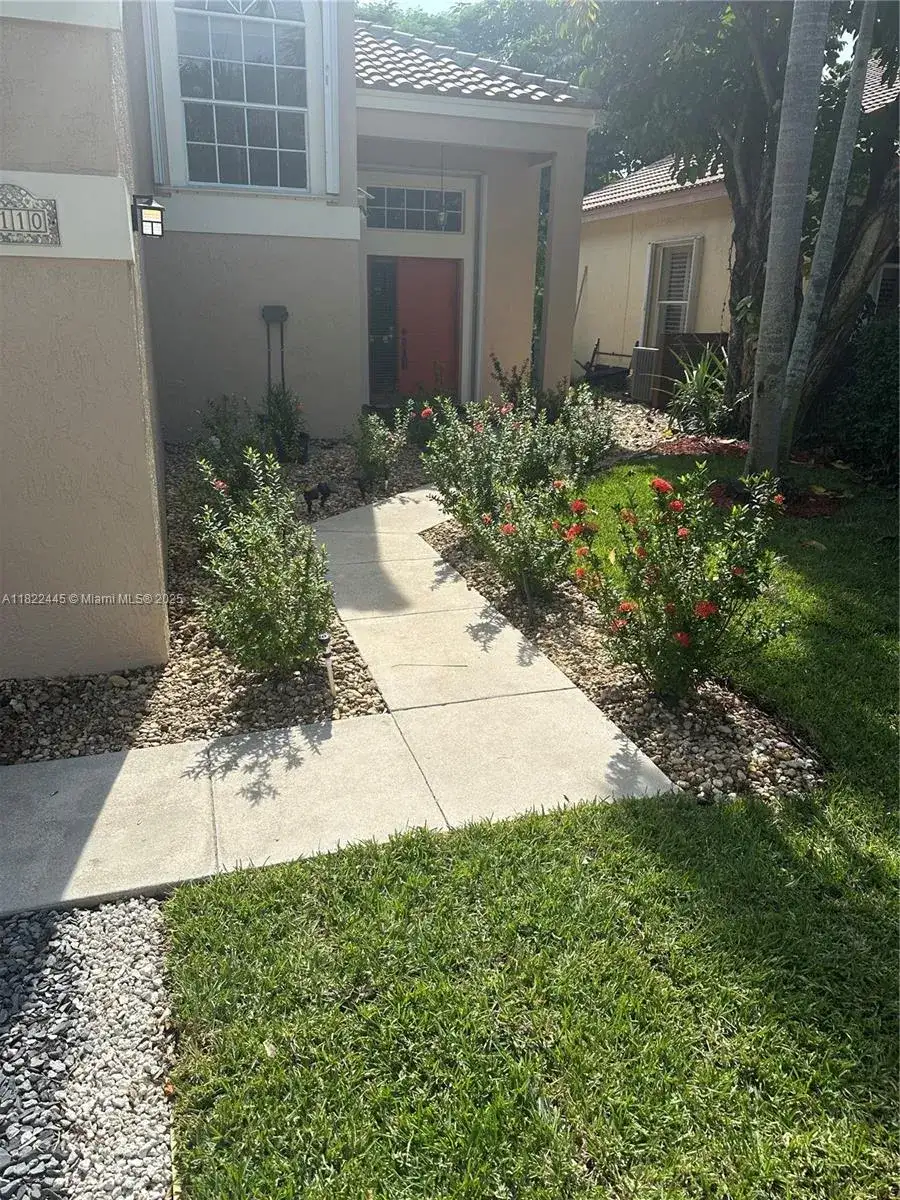 1110 NW 108th Ave, Plantation FL 33322 photo 3