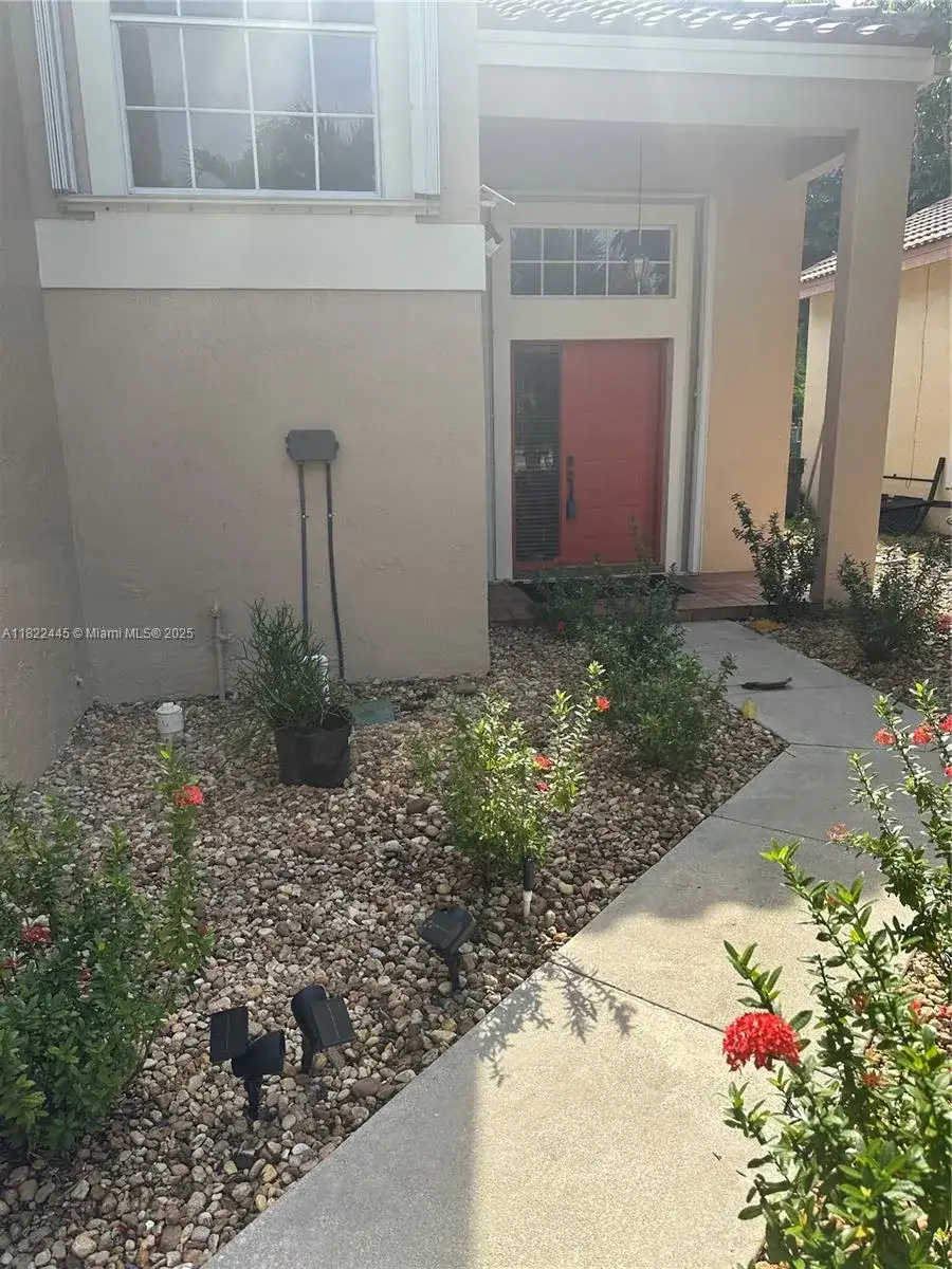1110 NW 108th Ave, Plantation FL 33322 photo 4