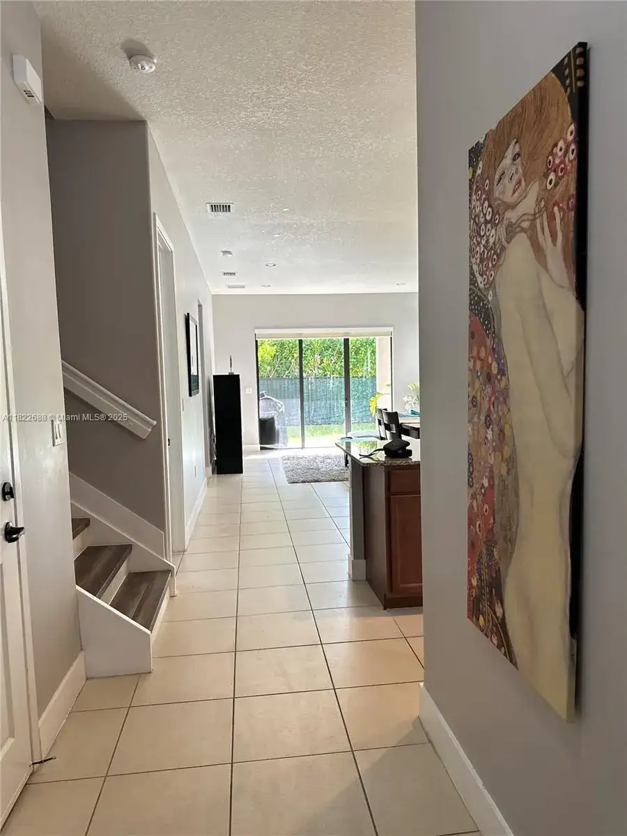 3278 W 97th Ter, Hialeah FL 33018 photo 2