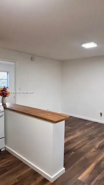 5168 NE 6th Ave # 404, Oakland Park FL 33334 photo 3