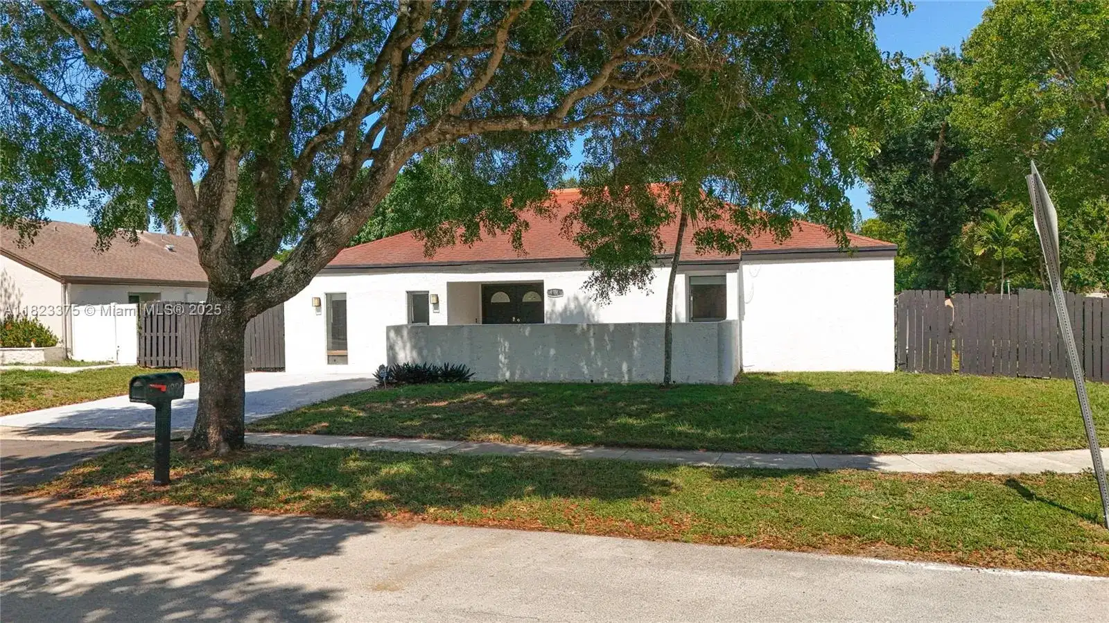 4996 SW 95th Ave, Cooper City FL 33328 photo 2