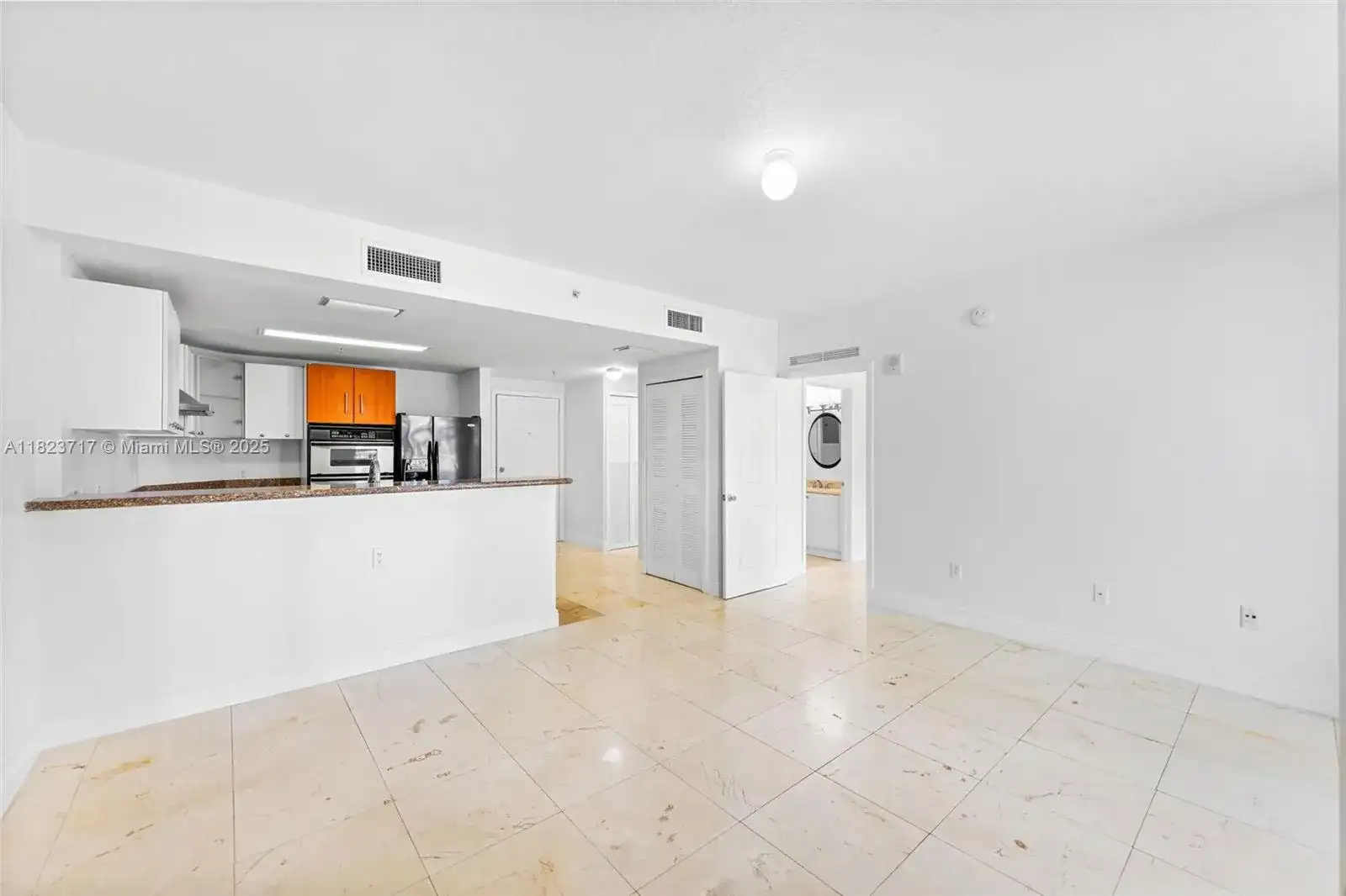 170 SE 14th St # 1203, Miami FL 33131 photo 2