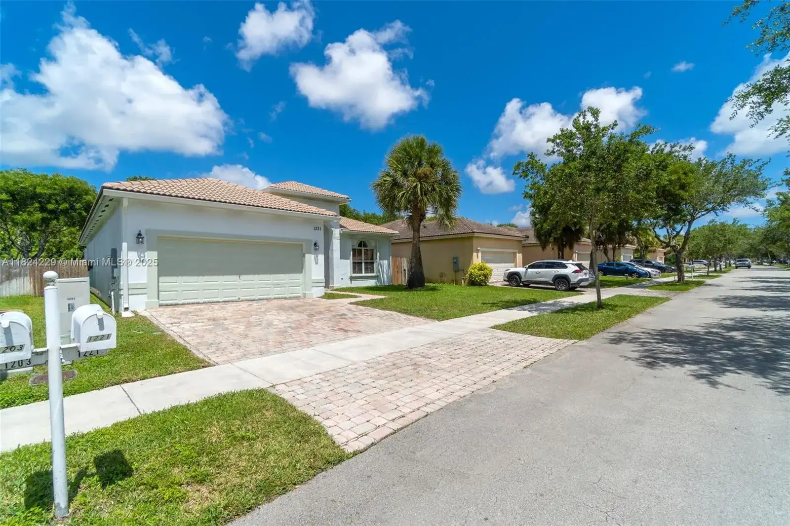 1221 SE 17th Ave, Homestead FL 33035 photo 2