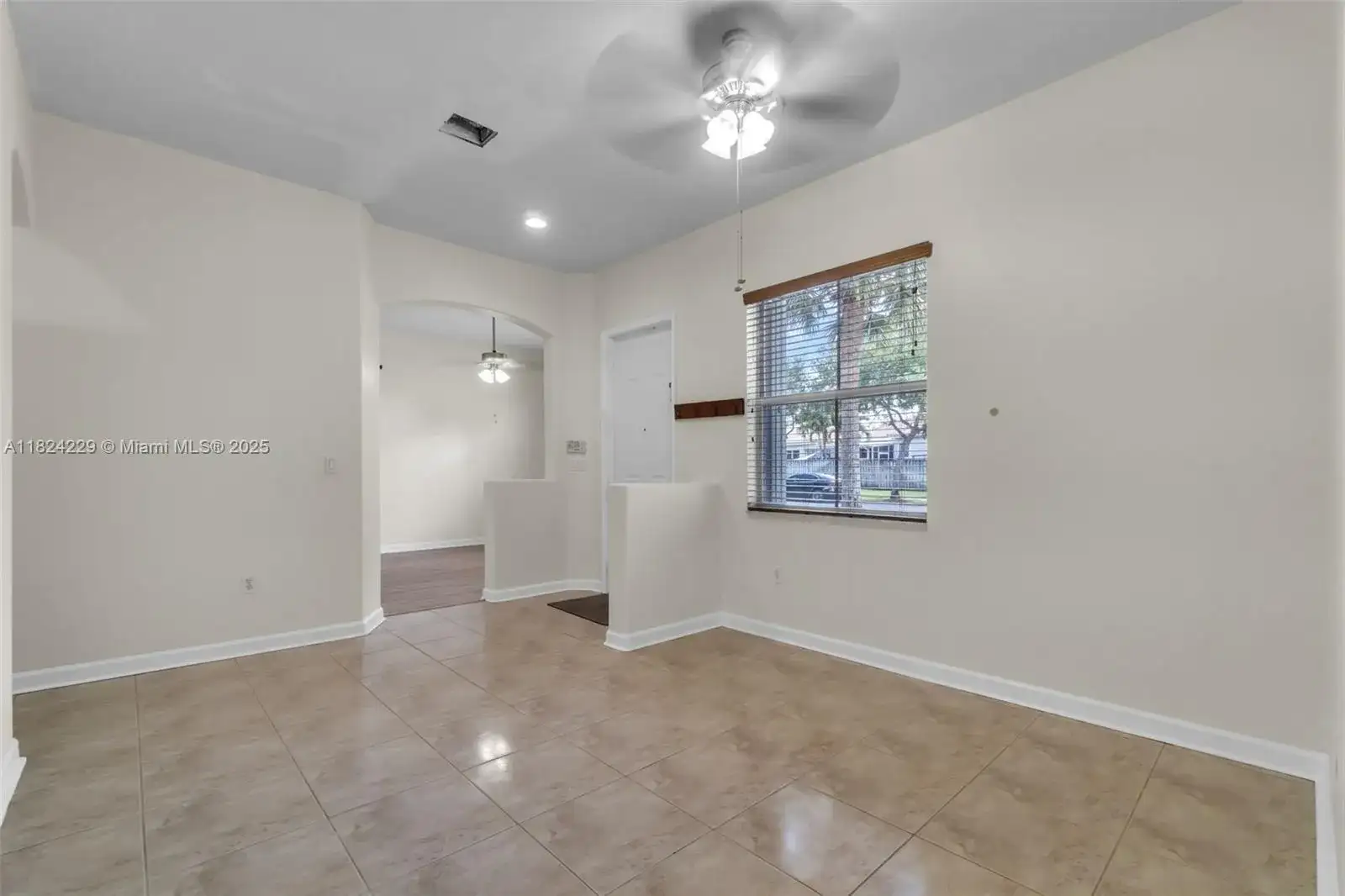 1221 SE 17th Ave, Homestead FL 33035 photo 3