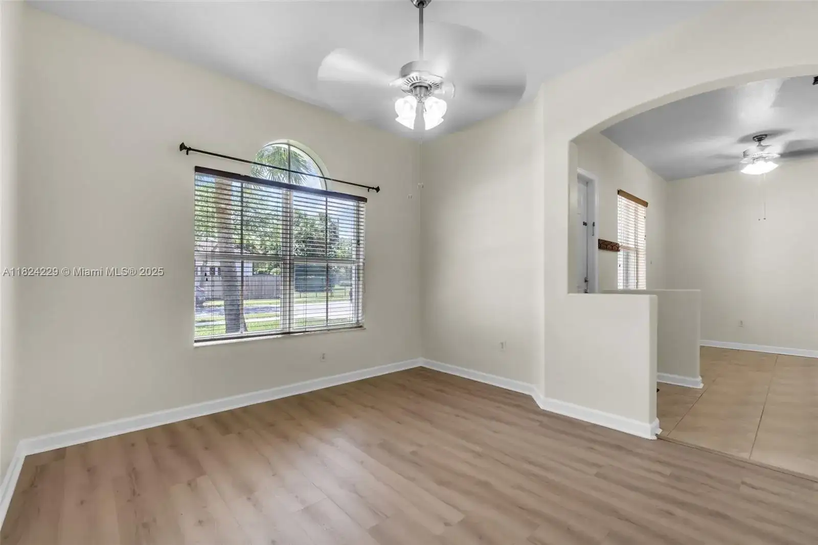 1221 SE 17th Ave, Homestead FL 33035 photo 4