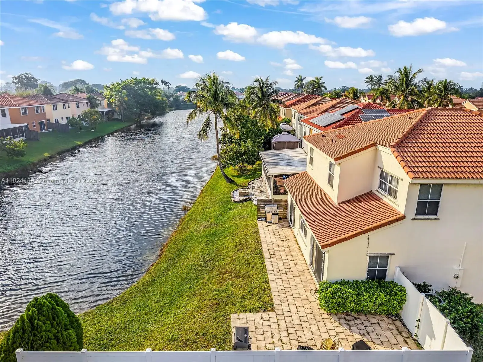 7400 Viscaya Cir, Margate FL 33063 photo 2