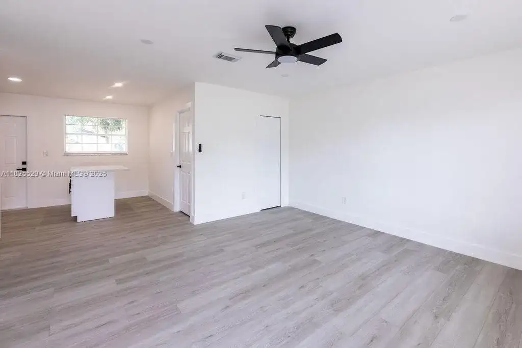 355 SW 17th Ave, Homestead FL 33030 photo 3