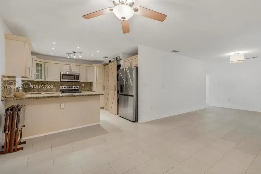 5850 SW 149th Ave, Miami FL 33193 photo 5