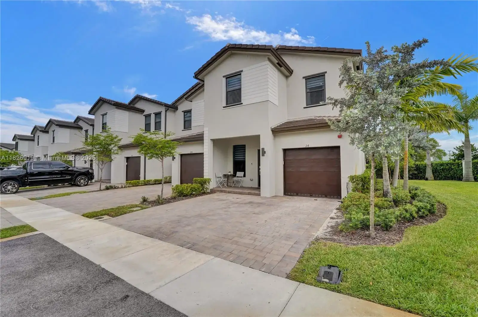 242 SW 159th Ln, Pembroke Pines FL 33027 photo 4