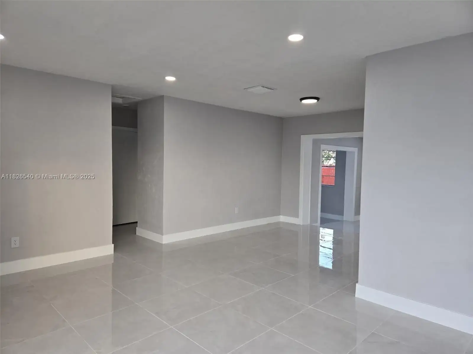 954 W 72nd Pl, Hialeah FL 33014 photo 4