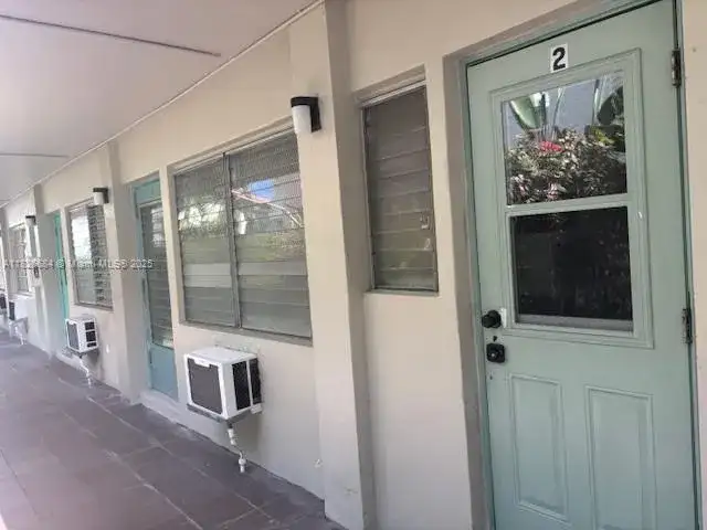 921 Meridian Ave # 2, Miami Beach FL 33139 photo 2