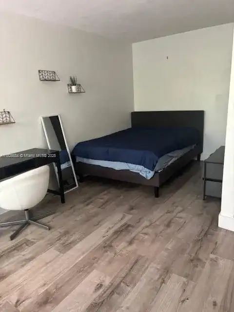 921 Meridian Ave # 2, Miami Beach FL 33139 photo 3