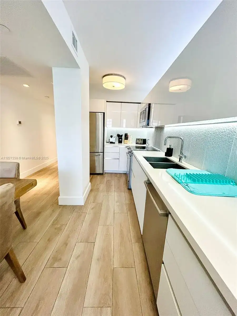 100 Lincoln Rd # 1429, Miami Beach FL 33139 photo 4