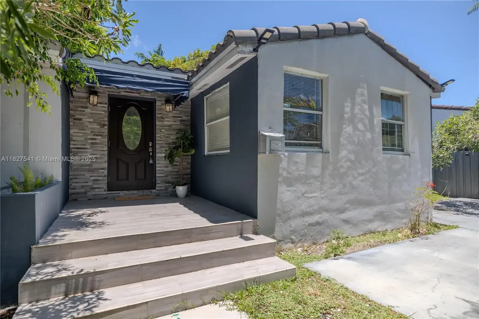 2125 SW 26th St, Miami FL 33133 photo 2