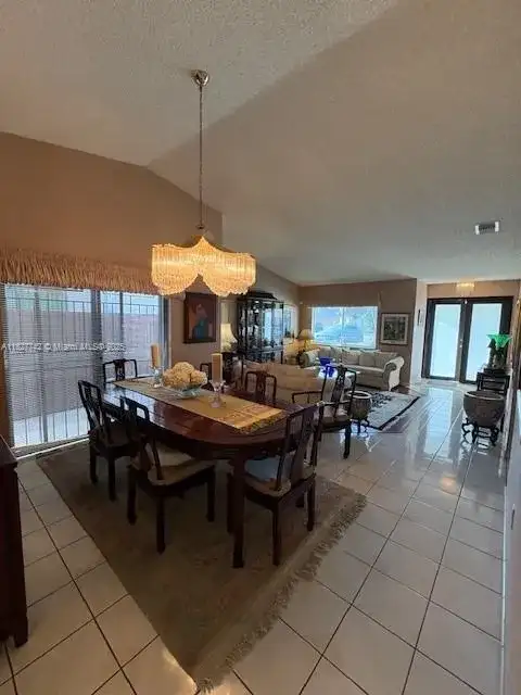 13736 SW 12th St, Miami FL 33184 photo 3