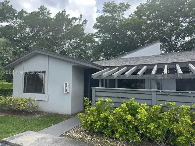 453 Lakeview Dr # 1, Weston FL 33326 photo 2