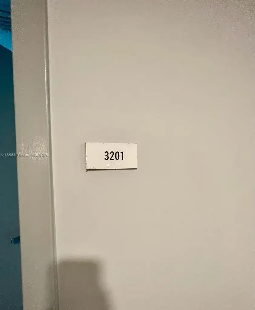 300 S Biscayne Blvd # 3201, Miami FL 33131 photo 3