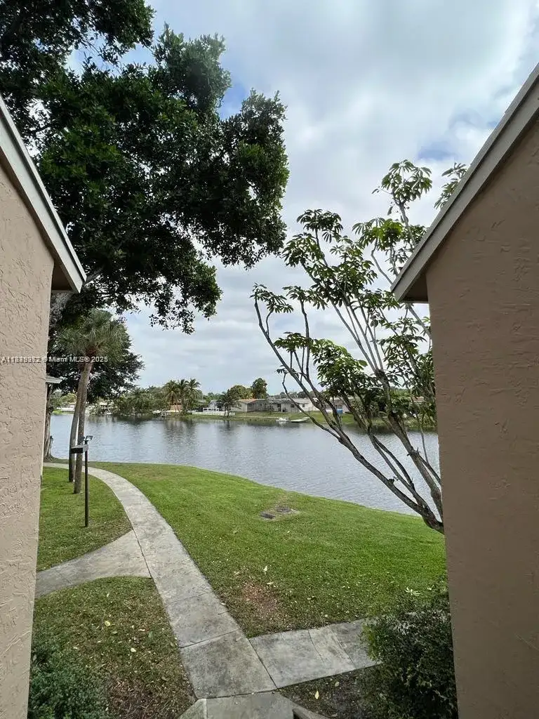 1851 NW 96th Ter # 6D, Pembroke Pines FL 33024 photo 2