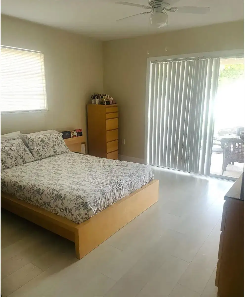 6790 SW 10th Ct, Pembroke Pines FL 33023 photo 3