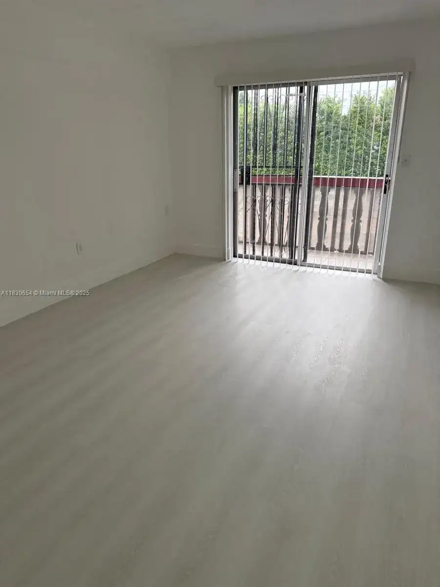 1000 W 28 St # 15, Hialeah FL 33010 photo 2