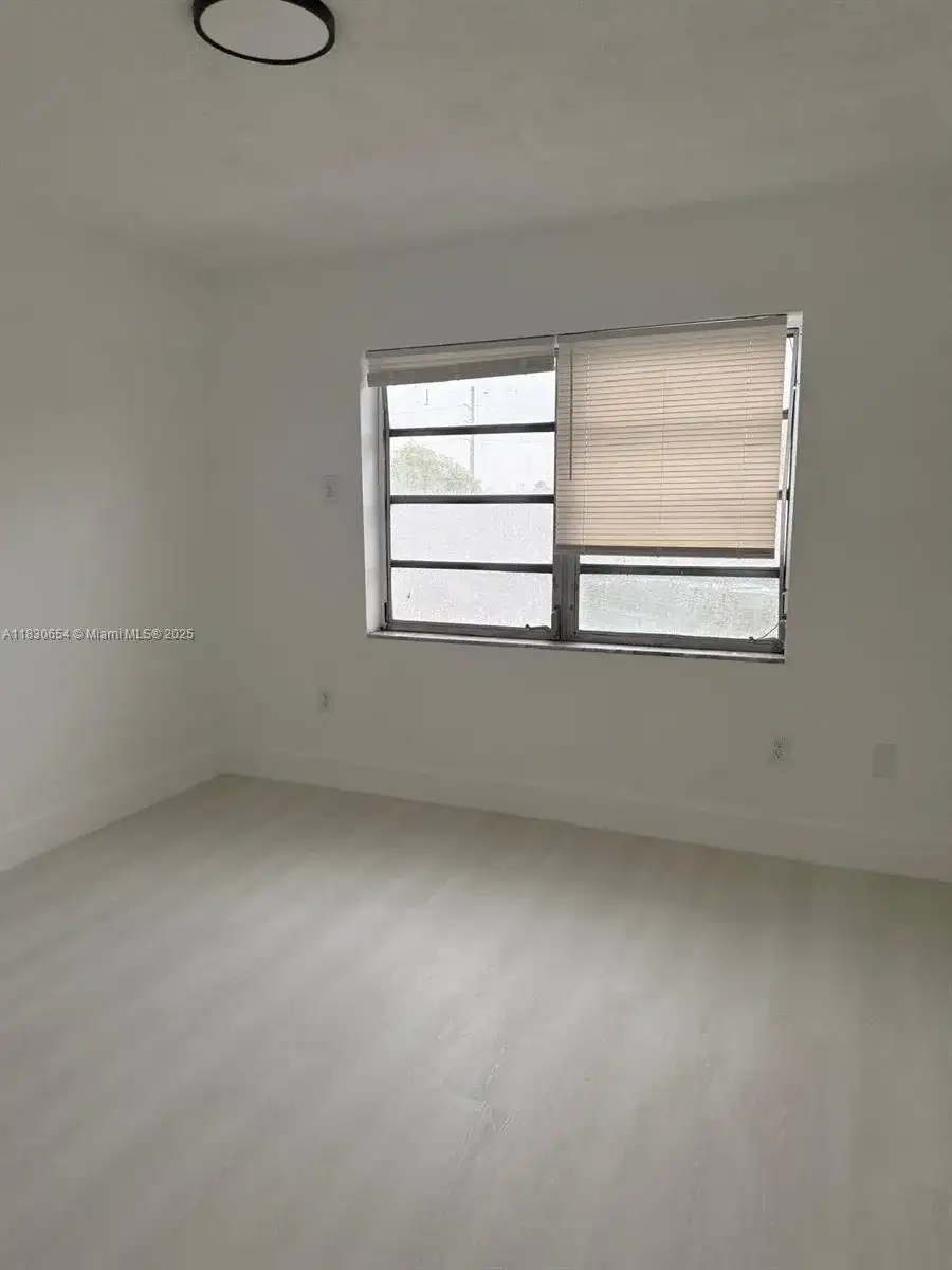 1000 W 28 St # 15, Hialeah FL 33010 photo 4