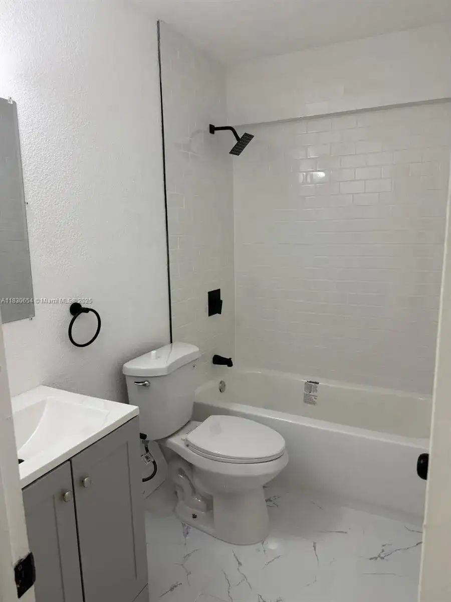 1000 W 28 St # 15, Hialeah FL 33010 photo 5