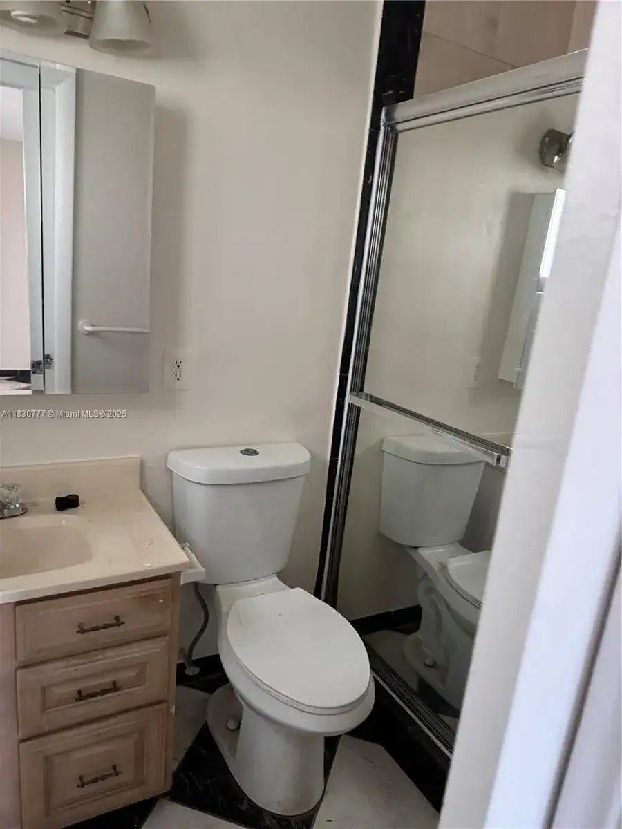 1110 NW 86th Ter, Pembroke Pines FL 33024 photo 3