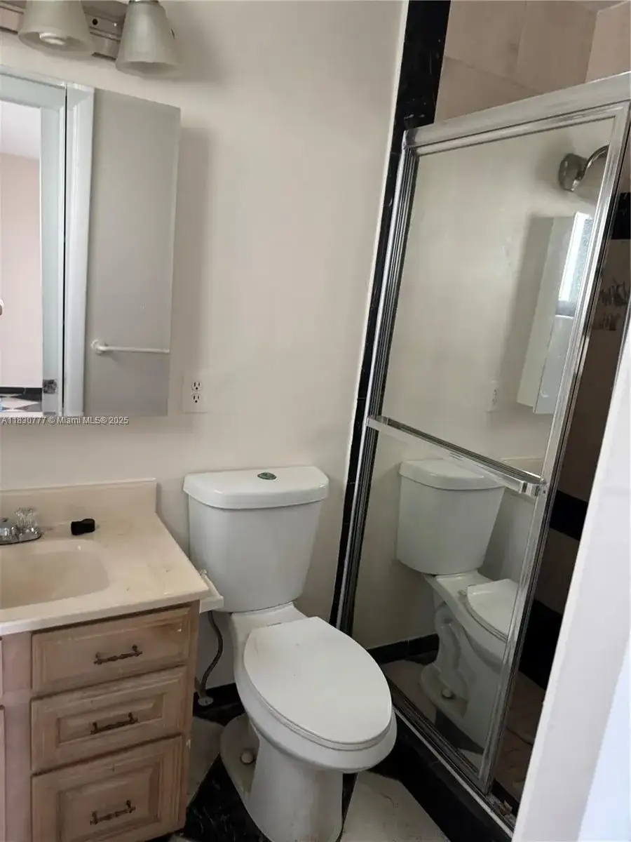 1110 NW 86th Ter, Pembroke Pines FL 33024 photo 4