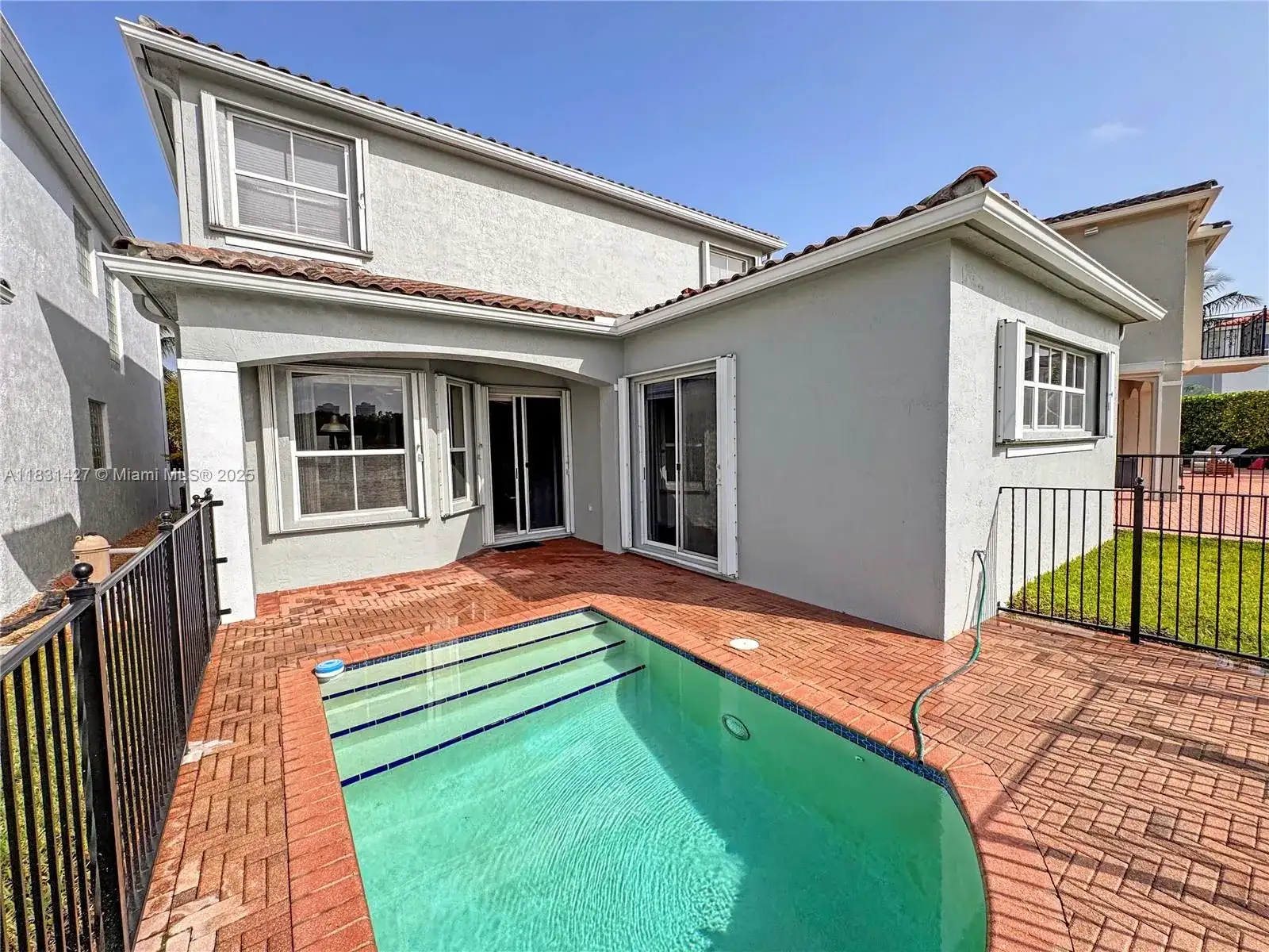21033 NE 32nd Ave, Aventura FL 33180 photo 2