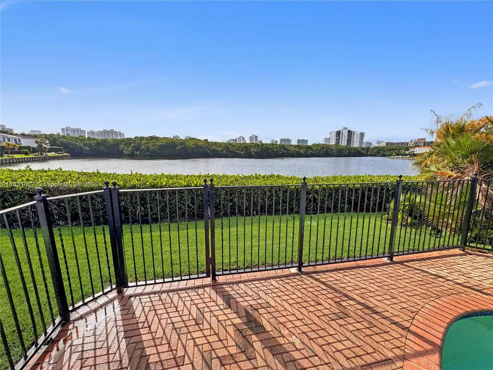 21033 NE 32nd Ave, Aventura FL 33180 photo 3