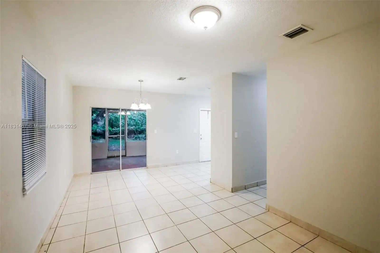 325 NW 190th St, Miami Gardens FL 33169 photo 2