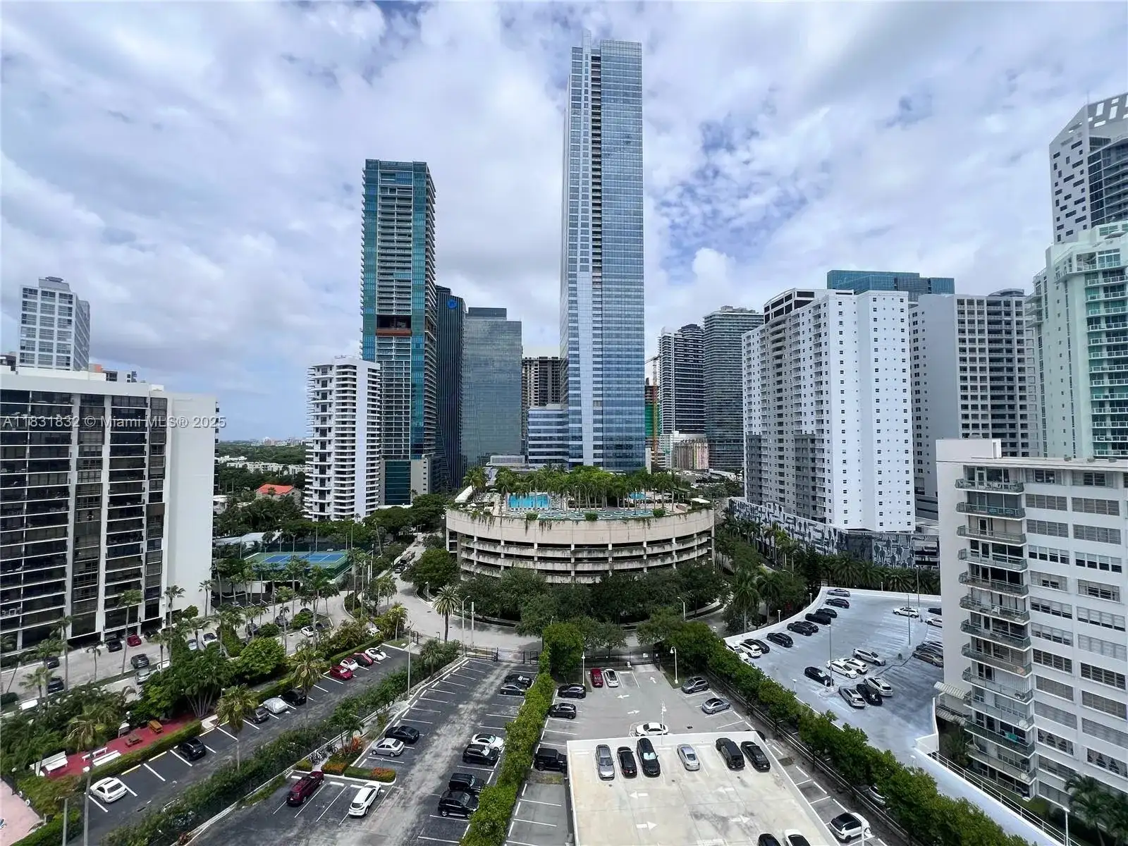 1420 Brickell Bay Dr, Miami FL 33131 photo 2
