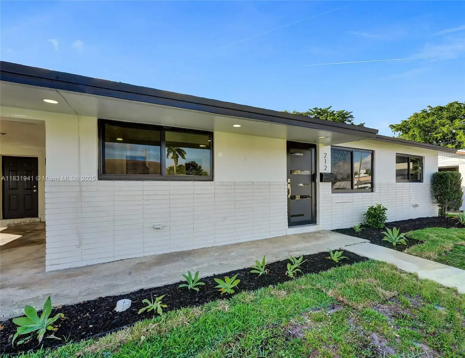 212 SW 11th Ave, Dania Beach FL 33004 photo 2
