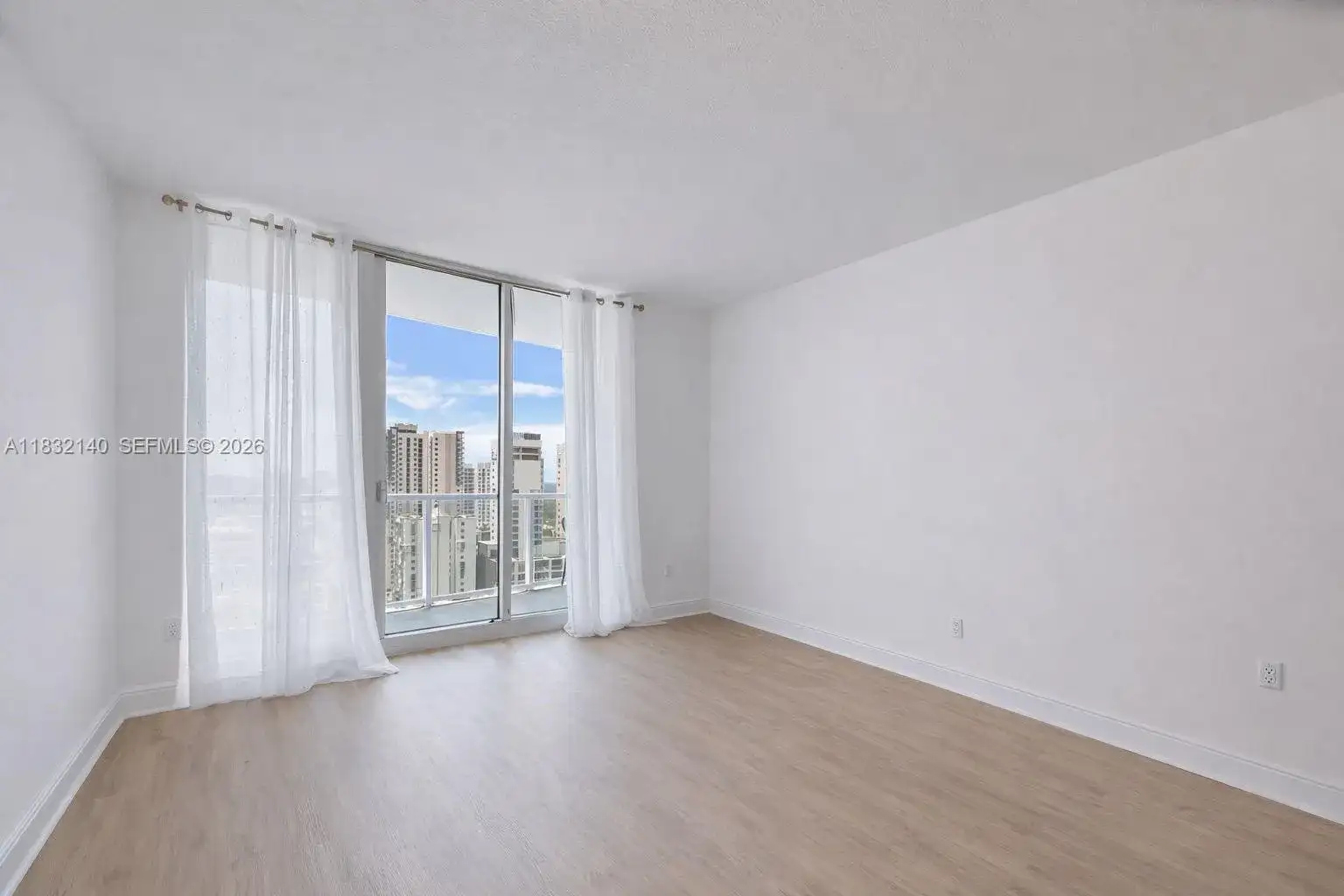 185 SW 7th St # 2204, Miami FL 33130 photo 3