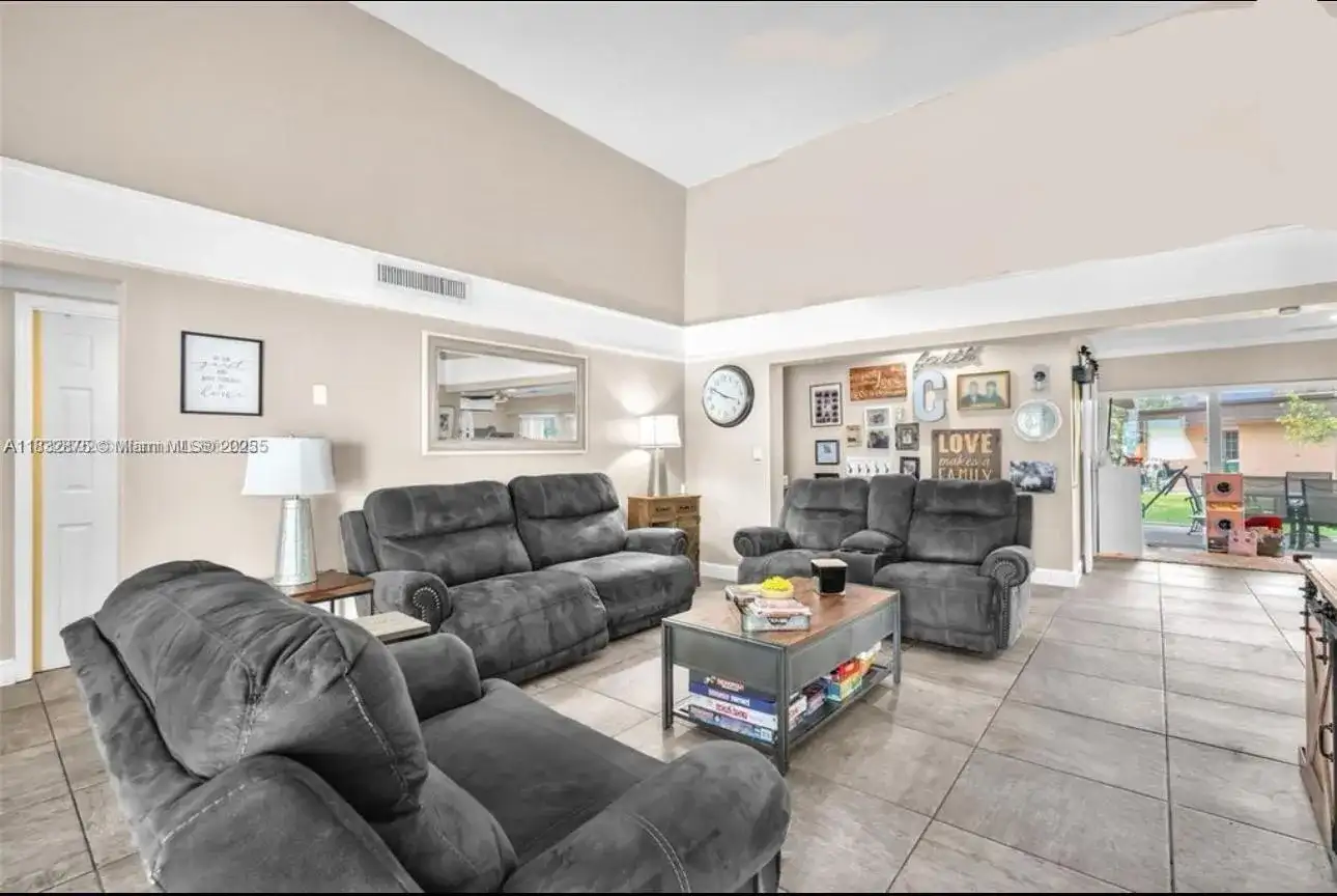 5820 Australian Pine Dr, Tamarac FL 33319 photo 3