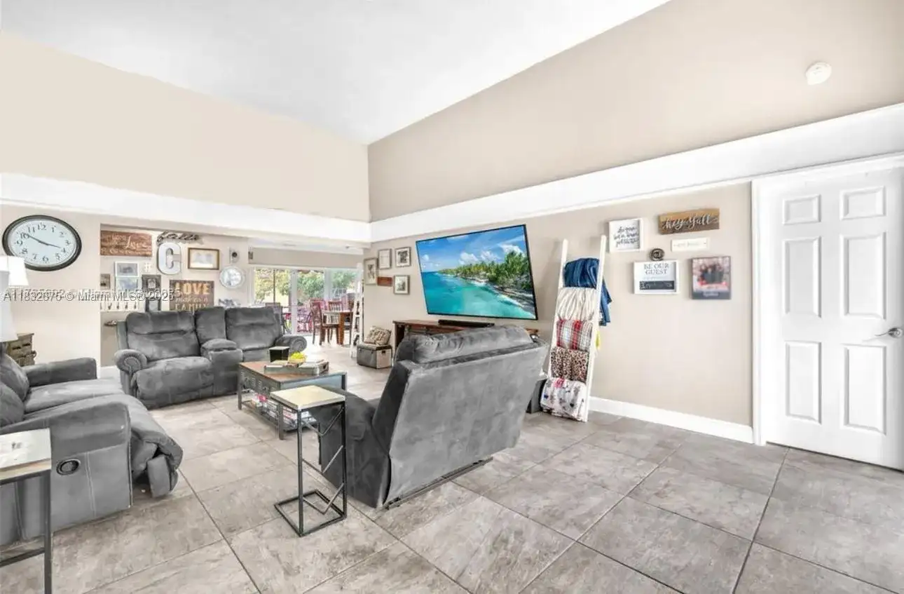 5820 Australian Pine Dr, Tamarac FL 33319 photo 4