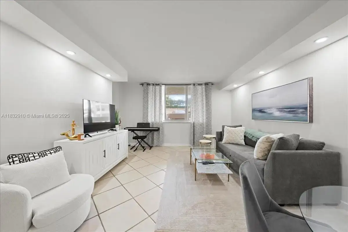 540 Brickell Key Dr # 412, Miami FL 33131 photo 2
