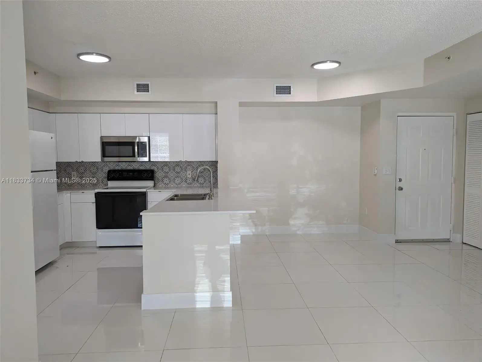 8010 N Nob Hill Rd # 103, Tamarac FL 33321 photo 2