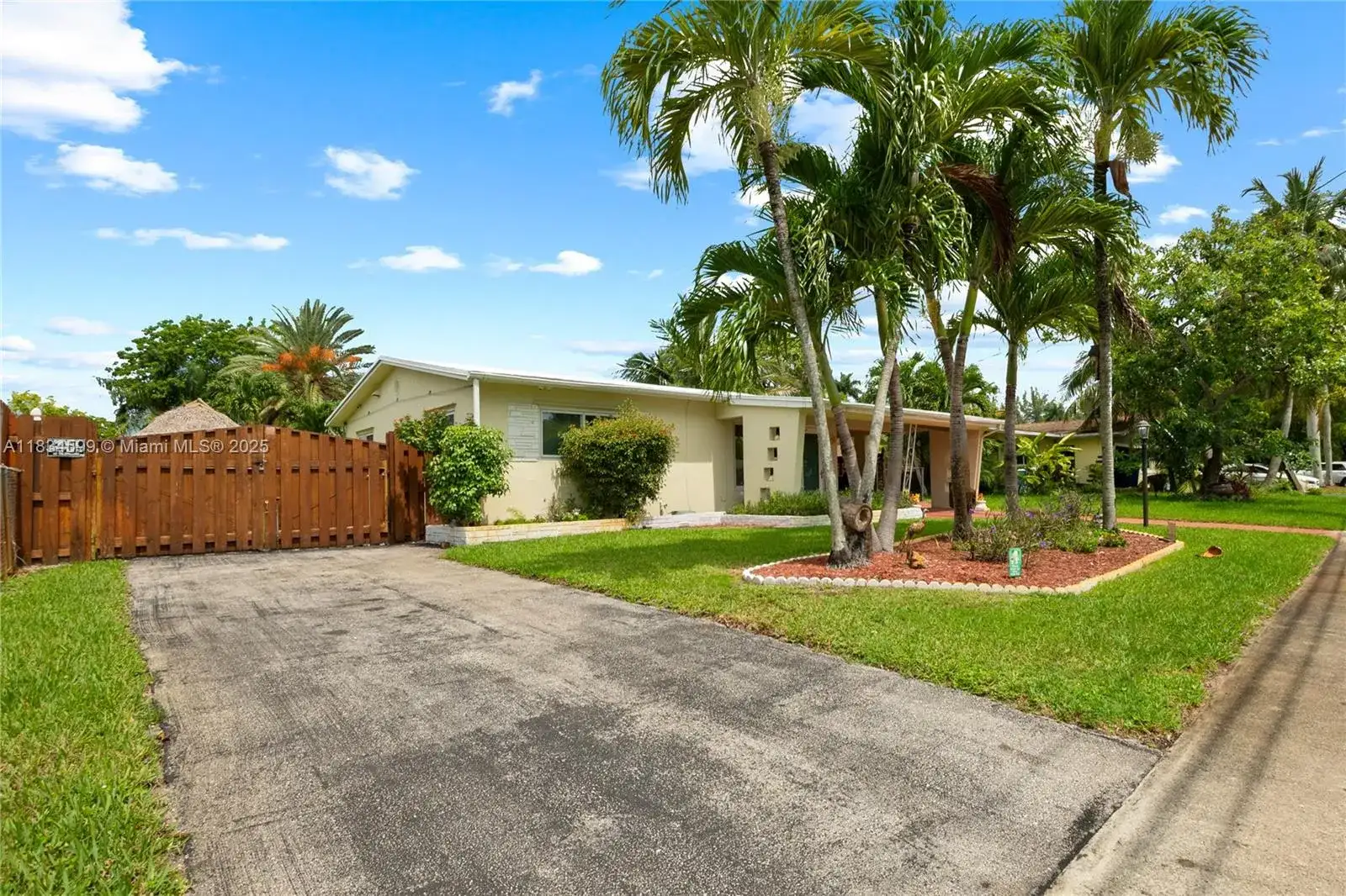 4421 SW 33rd Ave, Dania Beach FL 33312 photo 2