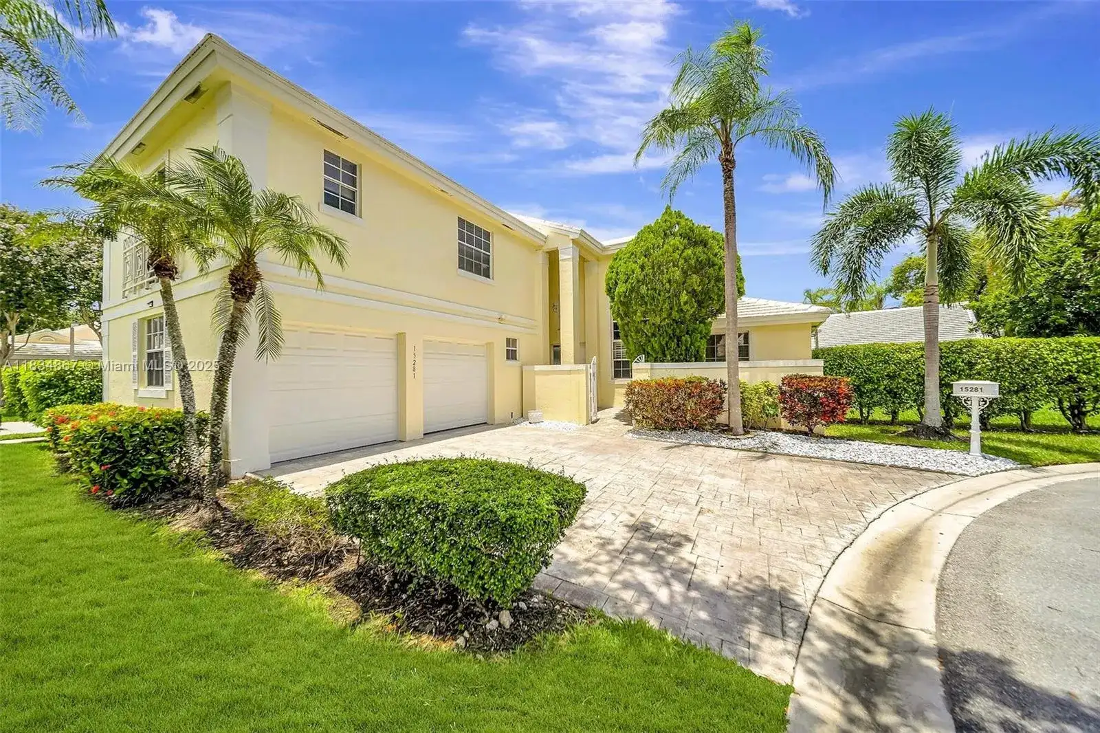 15281 Wilshire Ct, Pembroke Pines FL 33027 photo 2